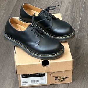 Dr. Martens 1461 W Black Smooth Leather Oxford Shoes - Size 6 Like New
